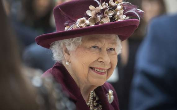 ملکہ الزبتھ کی تصویرہٹانےکےفیصلےپربرطانیہ کےوزیرتعلیم نےشدیدردعمل